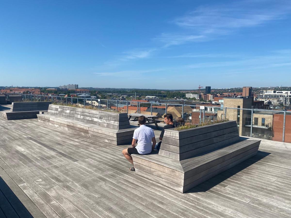 Modern Central Apt With Rooftop, Privat Balcony, & Free Parking,Next To Aarhus Attractions Dış mekan fotoğraf